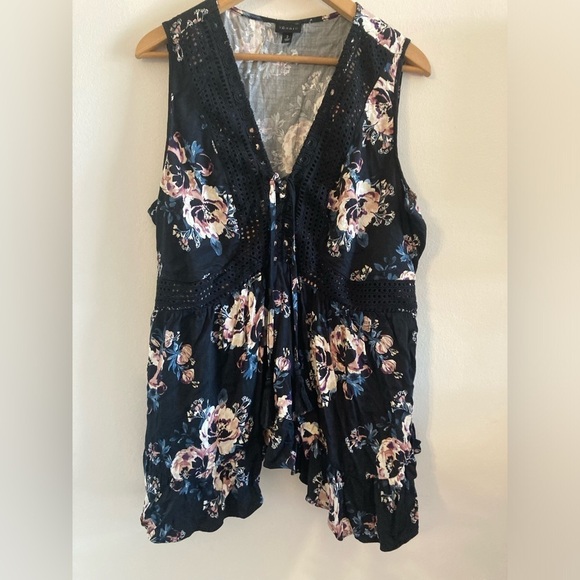 Torrid Top 2 Floral Sleeveless Boho Eyelet Trim Tasseled - Picture 1 of 8
